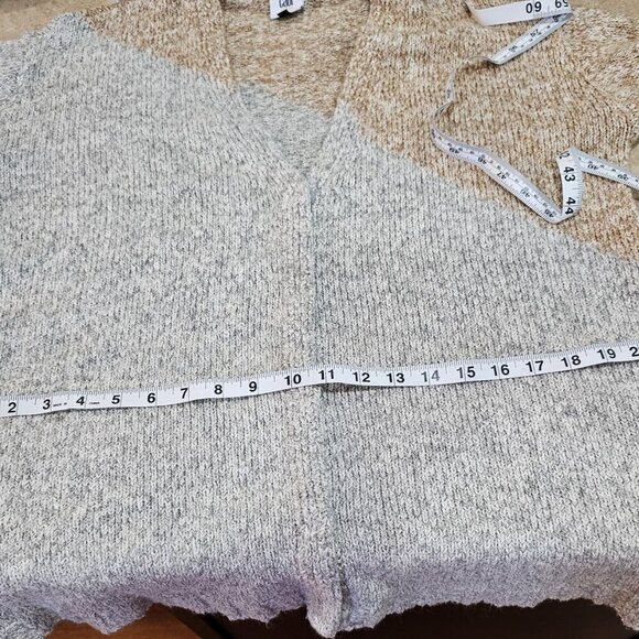 Women's Cabi 3886 Tilt Cardigan Sweater Gray Tan Diagonal Colorblock Snap Size S - Picture 4 of 8